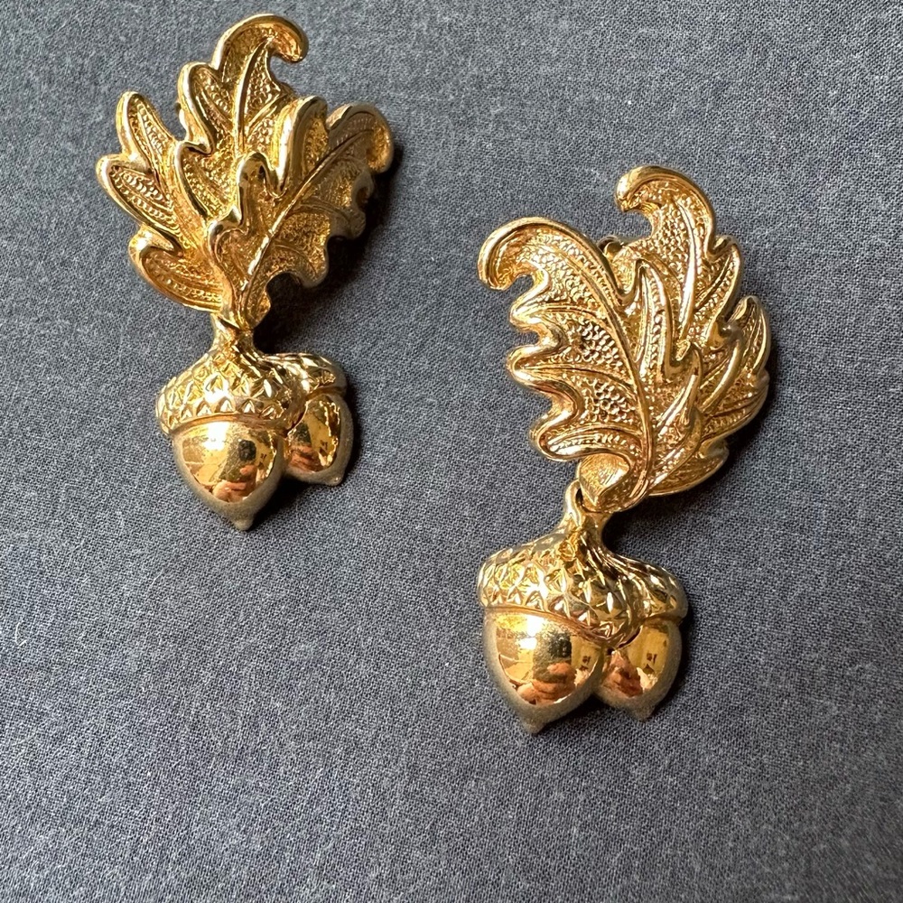 Vintage Avon Double Acorn Drop Earrings